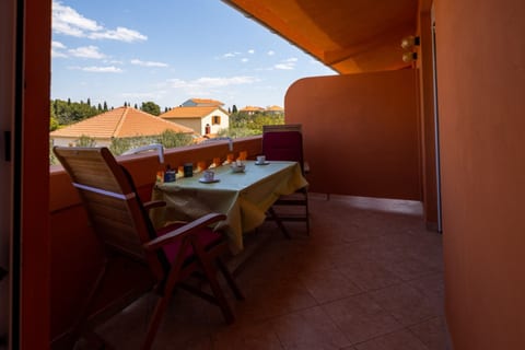 Apartments Den - Unit 371895-13