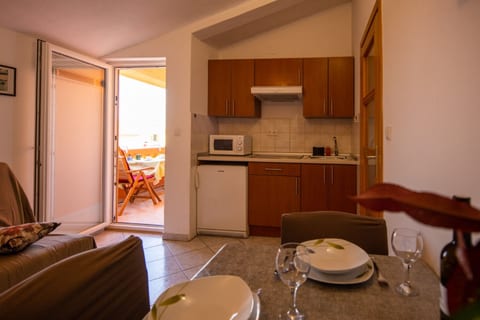 Apartments Den - Unit 371895-13
