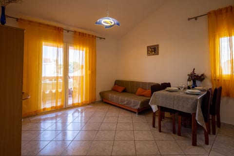 Apartments Den - Unit 371896-13