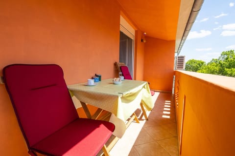 Apartments Den - Unit 371897-13