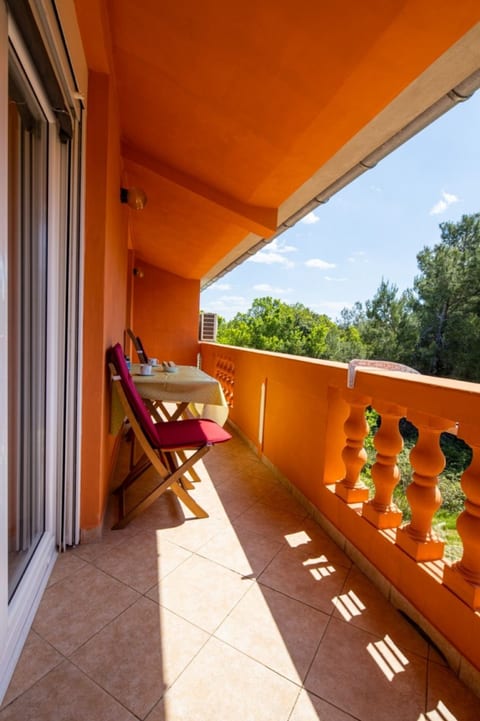 Apartments Den - Unit 371897-13
