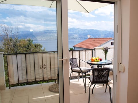 Apartment Jela - Unit 373012-13