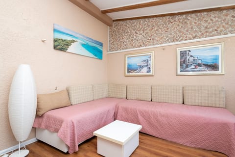 Apartment Maria - Unit 372401-13