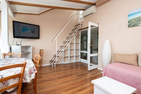 Apartment Maria - Unit 372401-13