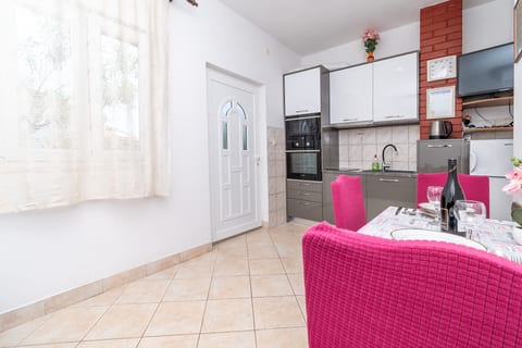 Apartment Slaven - Unit 372006-13