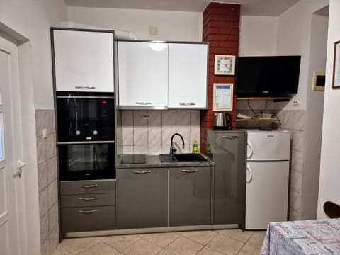 Apartment Slaven - Unit 372006-13