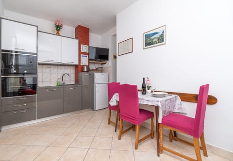 Apartment Slaven - Unit 372006-13
