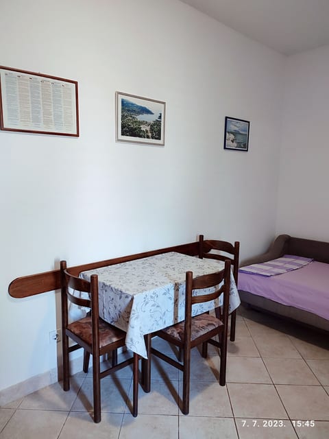 Apartment Slaven - Unit 372006-13