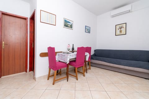 Apartment Slaven - Unit 372006-13
