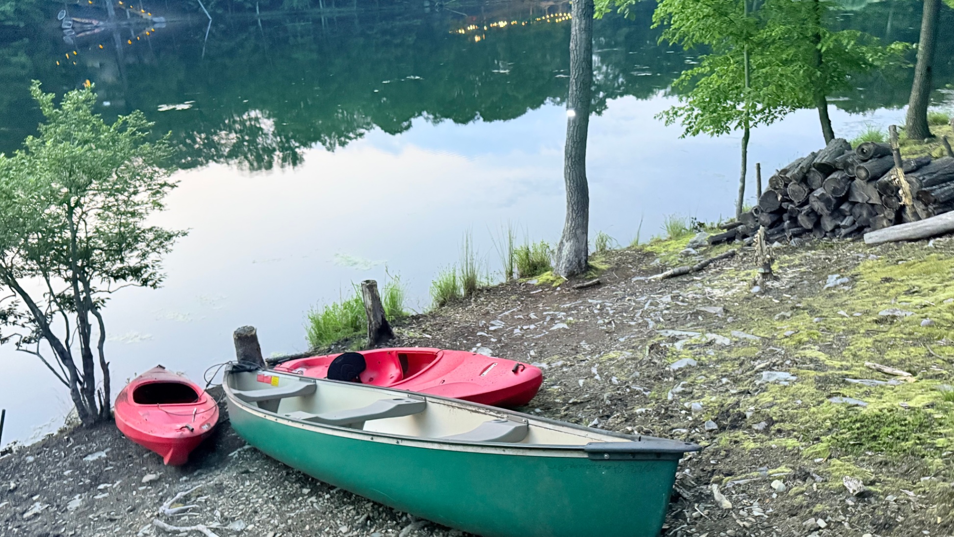 lakefront-hot-tub-firepit-fireplace-pool/