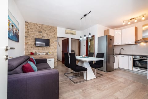 Apartments Dreamy - Unit 372105-13