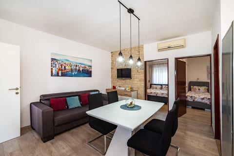 Apartments Dreamy - Unit 372105-13