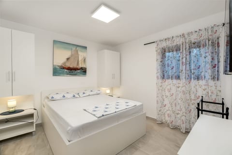 Apartment Uga - Unit 372110-13
