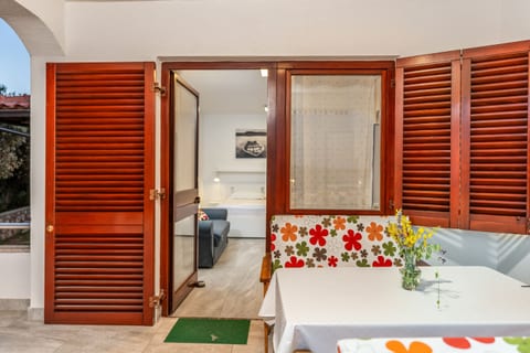 Apartment Uga - Unit 372111-13
