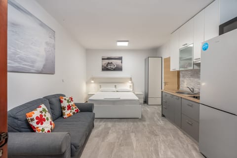 Apartment Uga - Unit 372111-13