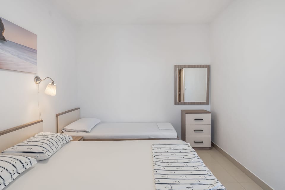 Apartment Uga - Unit 372111-13