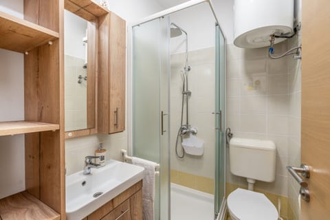 Apartment Uga - Unit 372112-13