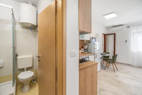 Apartment Uga - Unit 372112-13