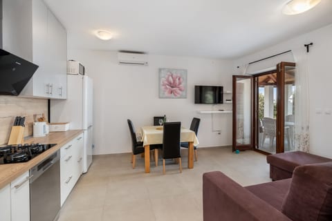Apartment Uga - Unit 372113-13