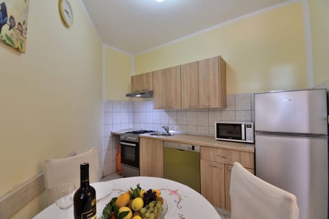 Apartments Mir - Unit 372157-13