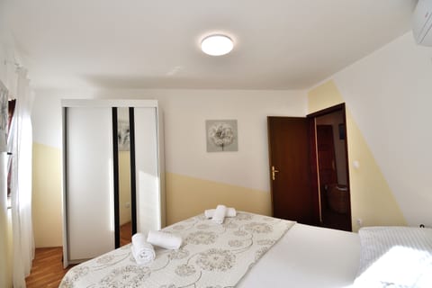 Apartments Mir - Unit 372158-13