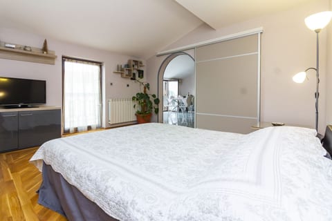 Apartments Mir - Unit 372159-13