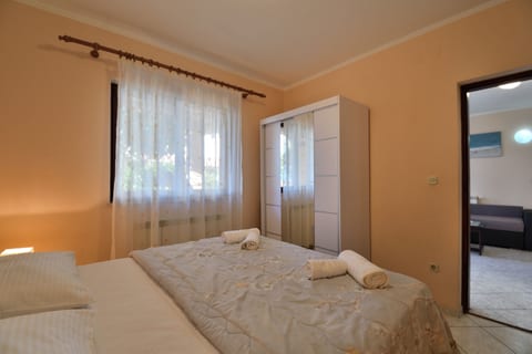 Apartments Mir - Unit 372155-13
