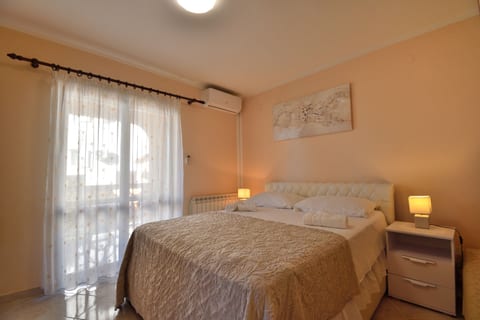 Apartments Mir - Unit 372156-13