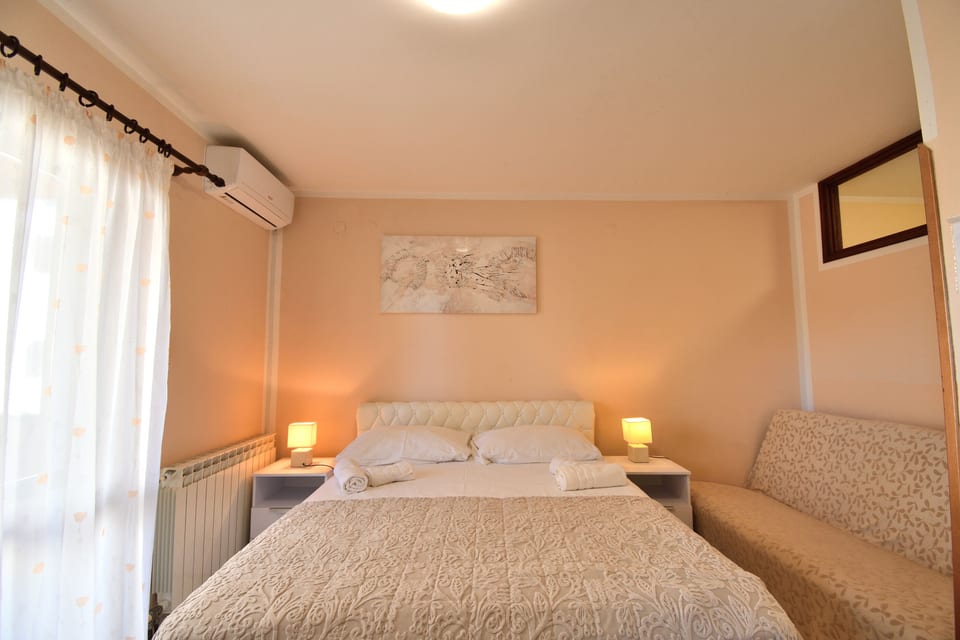 Apartments Mir - Unit 372156-13