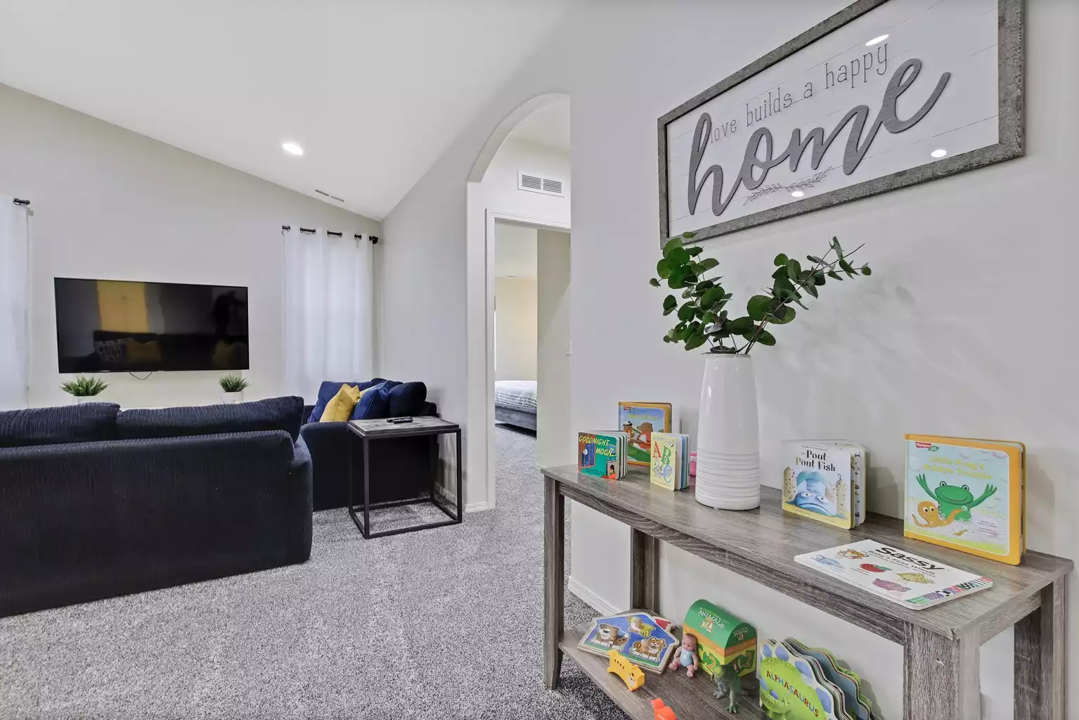 modern-luxurious-4-bedroom-centrally-located-home/