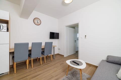 Apartment Ren - Unit 372511-13