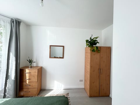 Spacious House in London with Free Parking