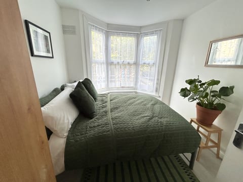 Spacious House in London with Free Parking