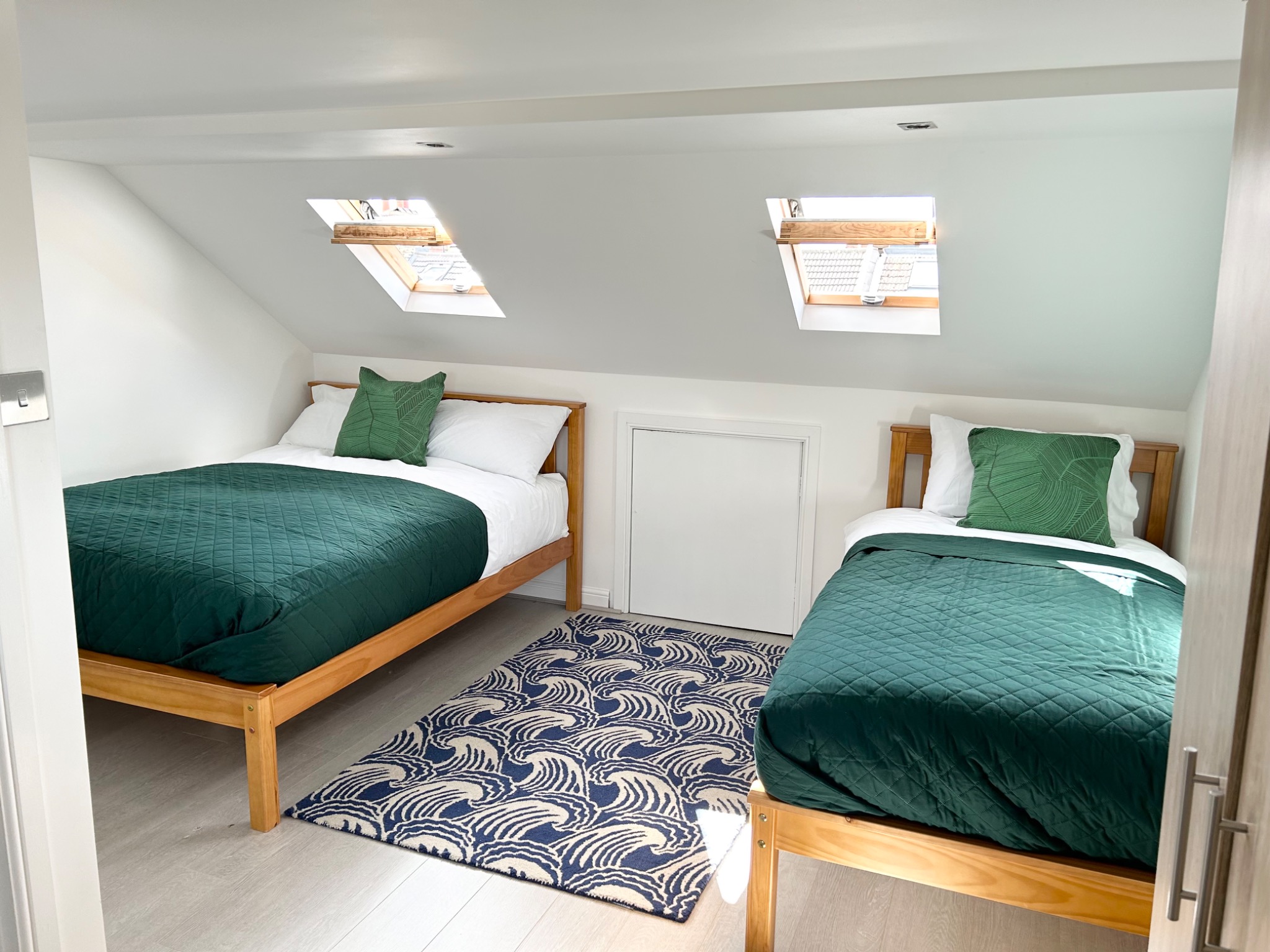 Spacious House in London with Free Parking - London