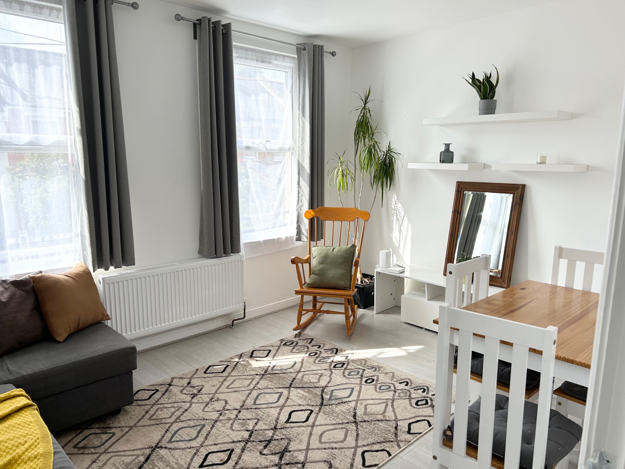 Spacious House in London with Free Parking - London