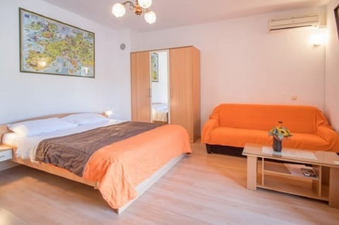 Apartment and Rooms Luka - Unit 372599-13