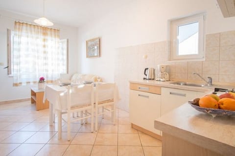Apartment and Rooms Luka - Unit 372599-13