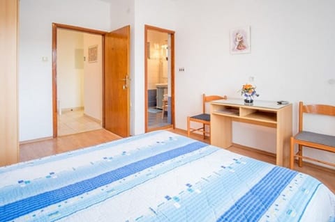Apartment and Rooms Luka - Unit 372600-13