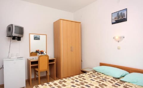 Apartment and Rooms Luka - Unit 372601-13