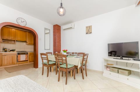 Apartments Nataša - Unit 372611-13