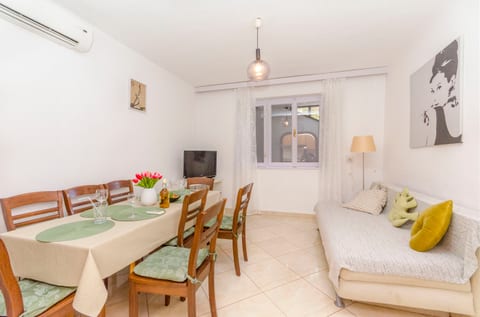 Apartments Nataša - Unit 372611-13