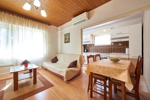 Apartment and Rooms Ivo - Unit 372658-13