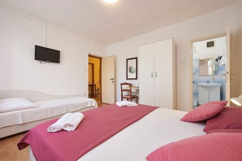 Apartment and Rooms Ivo - Unit 372659-13