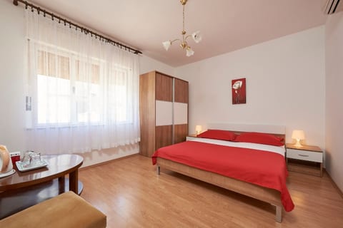 Apartment and Rooms Ivo - Unit 372660-13