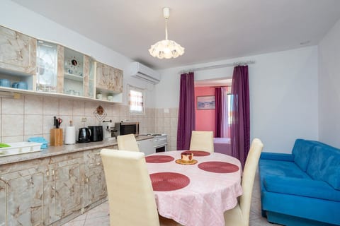 Apartments Suzi - Unit 372709-13