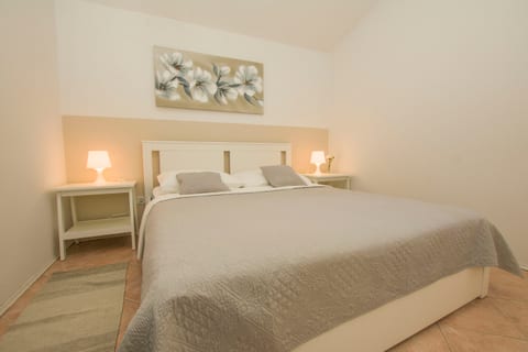 Apartments Josip - Unit 372723-13