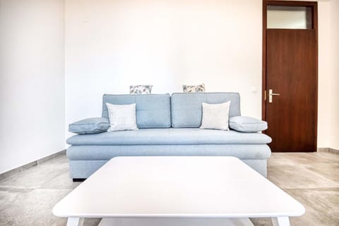 Apartments and Rooms Ref - Unit 372735-13