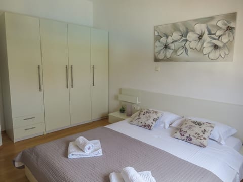 Apartments Eddie - Unit 372747-13