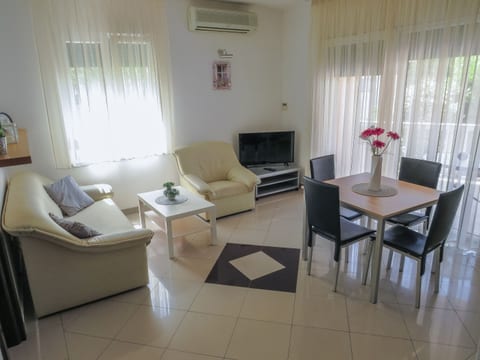 Apartments Eddie - Unit 372748-13