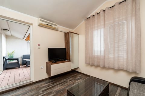 Apartments Tomo - Unit 372776-13